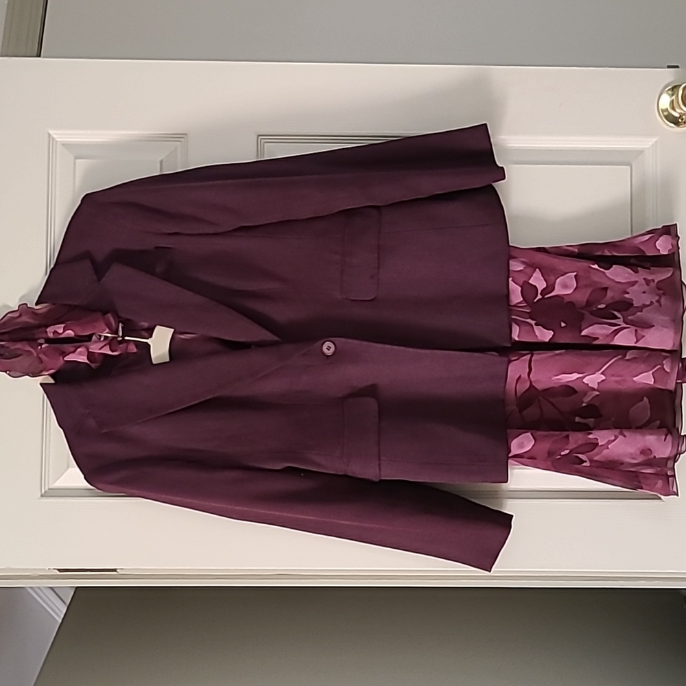 Randolph Duke 4-piece Silk jacket/blouse/scarf/print skirt. Size 6. Fits 4-6.